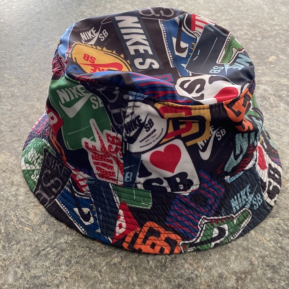 Nike SB Stickered Bucket Hat - Picture 2 of 9